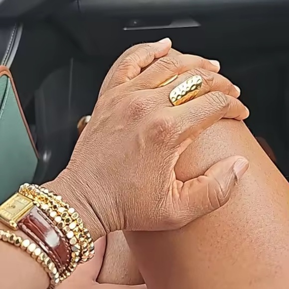 Sculpted Gold Ring - Picture 5 of 11